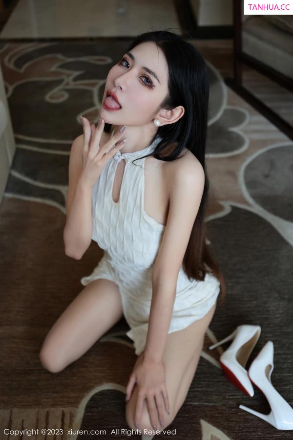 林依娜  [XiuRen]高清写真图 2023.03.20 No.6438 依娜Yina 美腿丝袜第33张图片